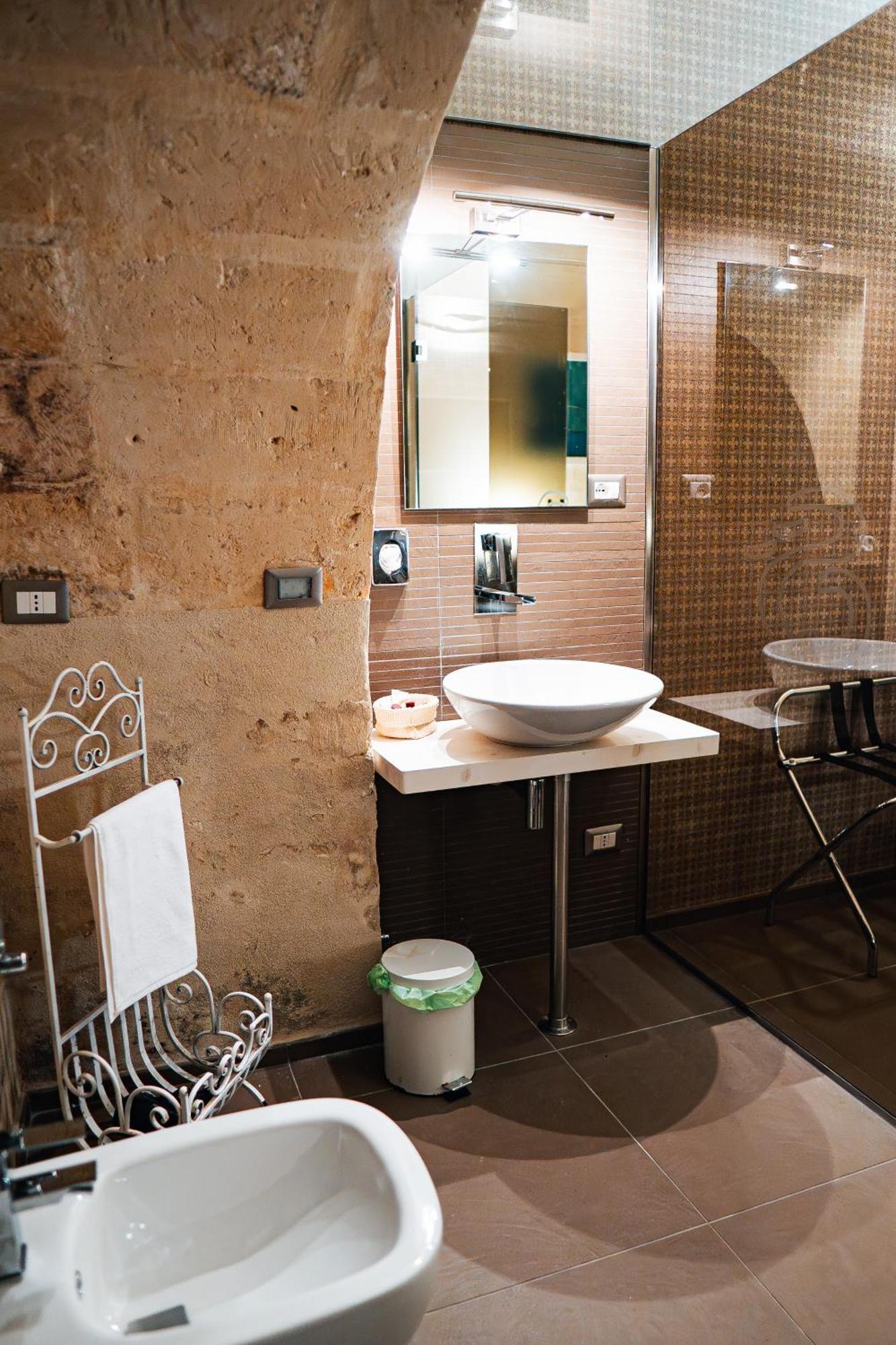 Ai Quarti Sottani Hotel มาเตรา ภายนอก รูปภาพ